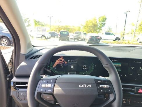 Used 2026 Kia Sportage LX image 19