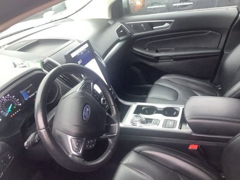 Used 2022 Ford Edge Titanium image 2