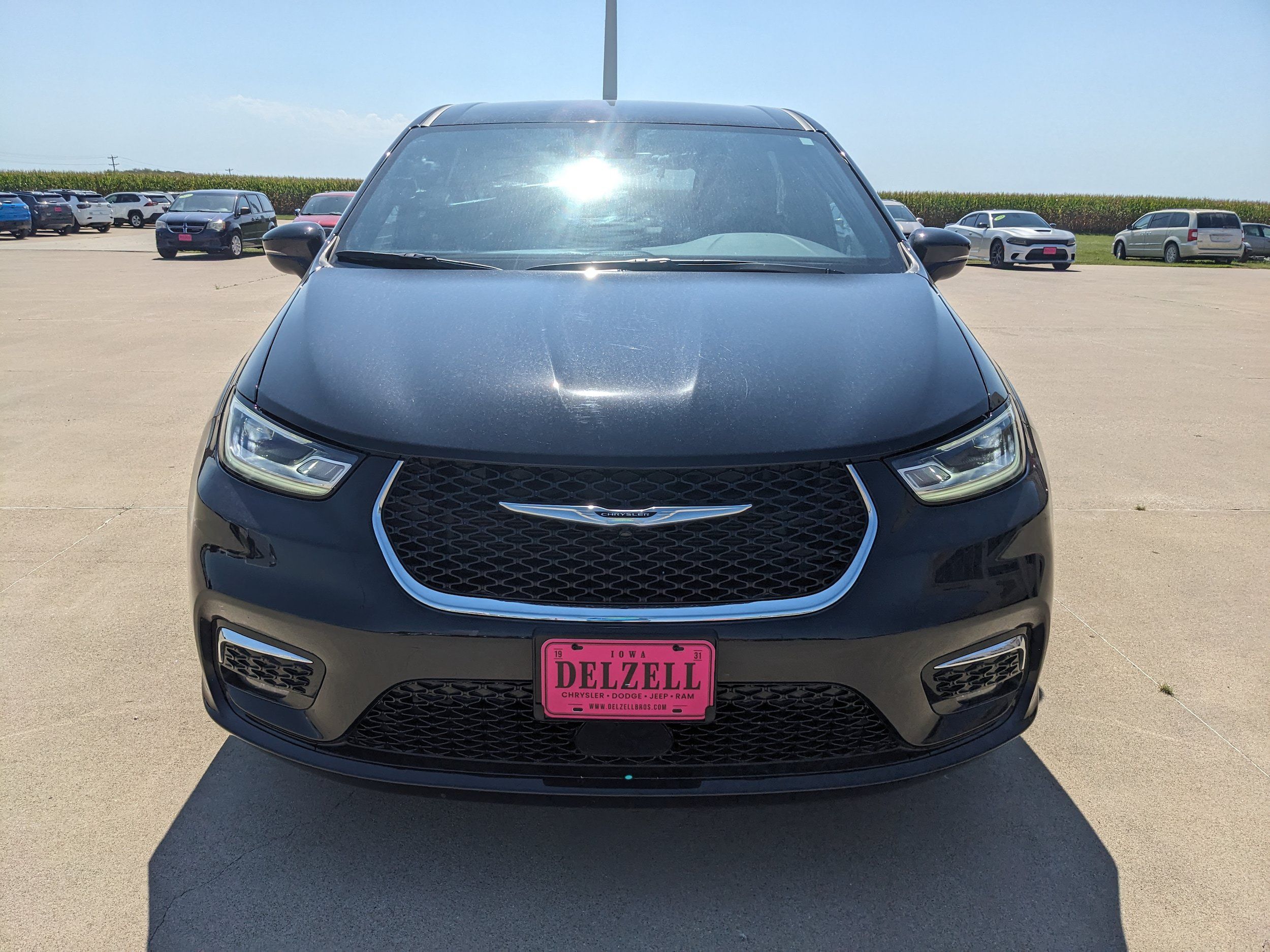 Used 2026 Chrysler Pacifica Select FWD image 3