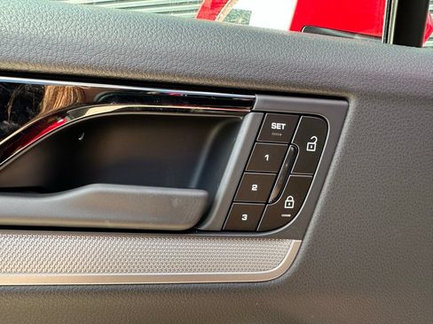 Certified 2026 Porsche Cayenne AWD/4WD image 19