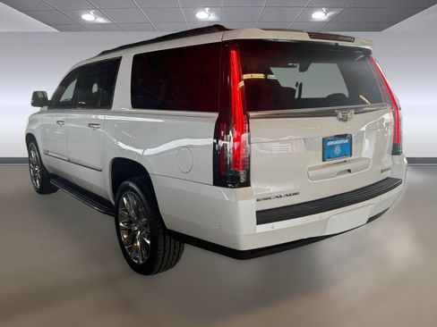 Used 2020 Cadillac Escalade ESV Luxury image 3