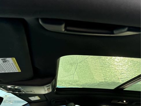 Used 2021 Volkswagen Tiguan SE R-Line image 10