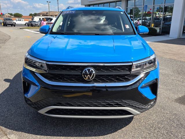 Used 2023 Volkswagen Taos SE w/ Black Wheel Package FWD image 2