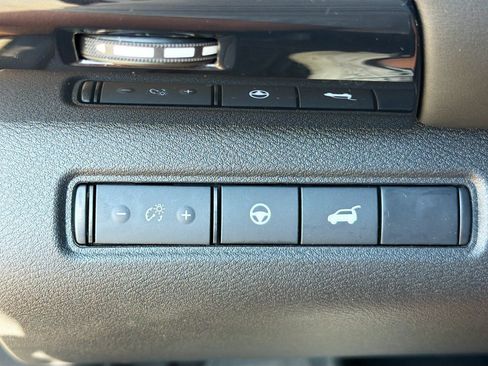 Used 2025 Nissan Pathfinder SV AWD/4WD image 20