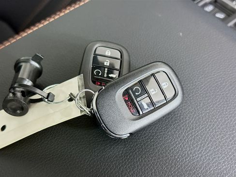 Used 2025 Honda Pilot TrailSport image 22