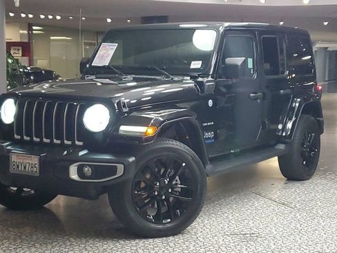 Used 2021 Jeep Wrangler Unlimited Sahara w/ Cold Weather Group image 33