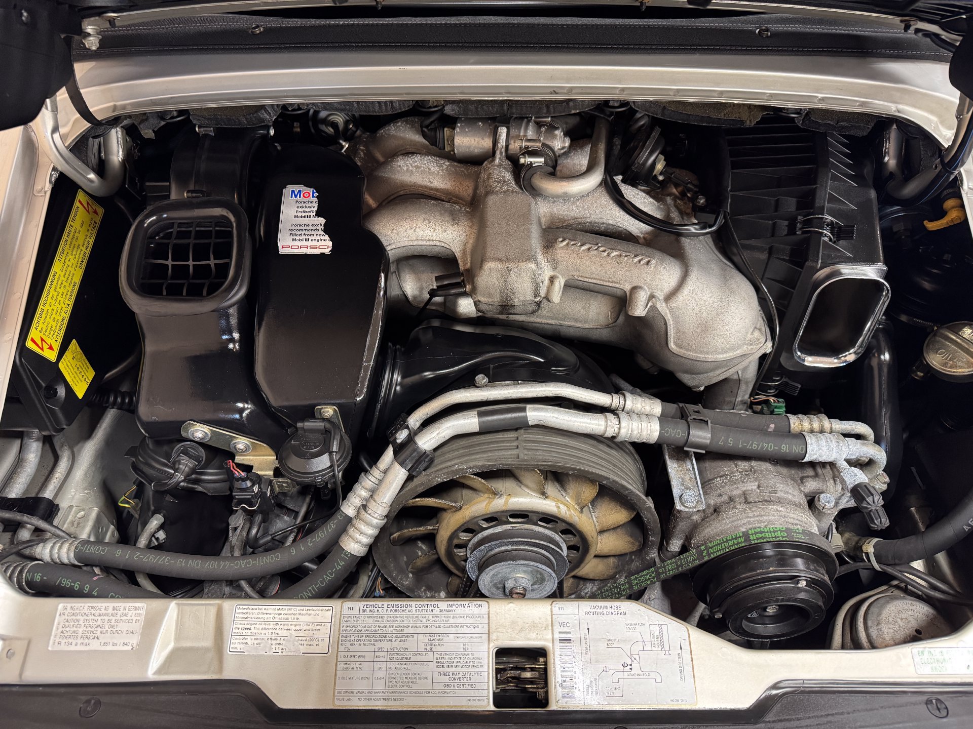 Used 1998 Porsche 911 Carrera RWD image 78