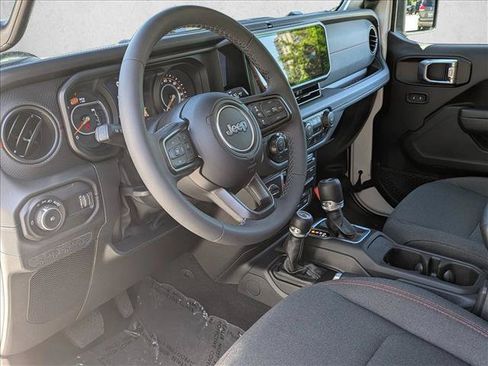 Used 2026 Jeep Wrangler Unlimited Rubicon AWD/4WD image 10