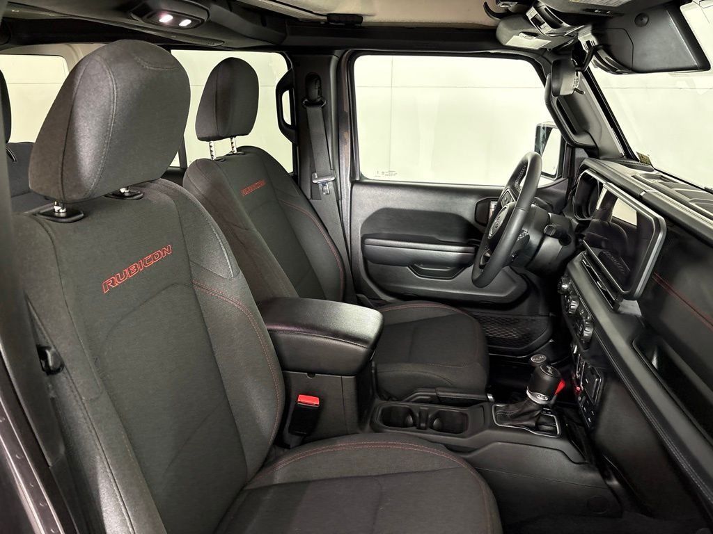 Used 2025 Jeep Wrangler Unlimited Rubicon w/ Convenience Group AWD/4WD image 18