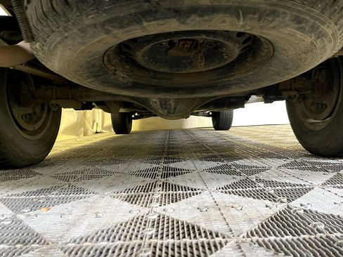 Used 2001 Nissan Frontier SE image 19