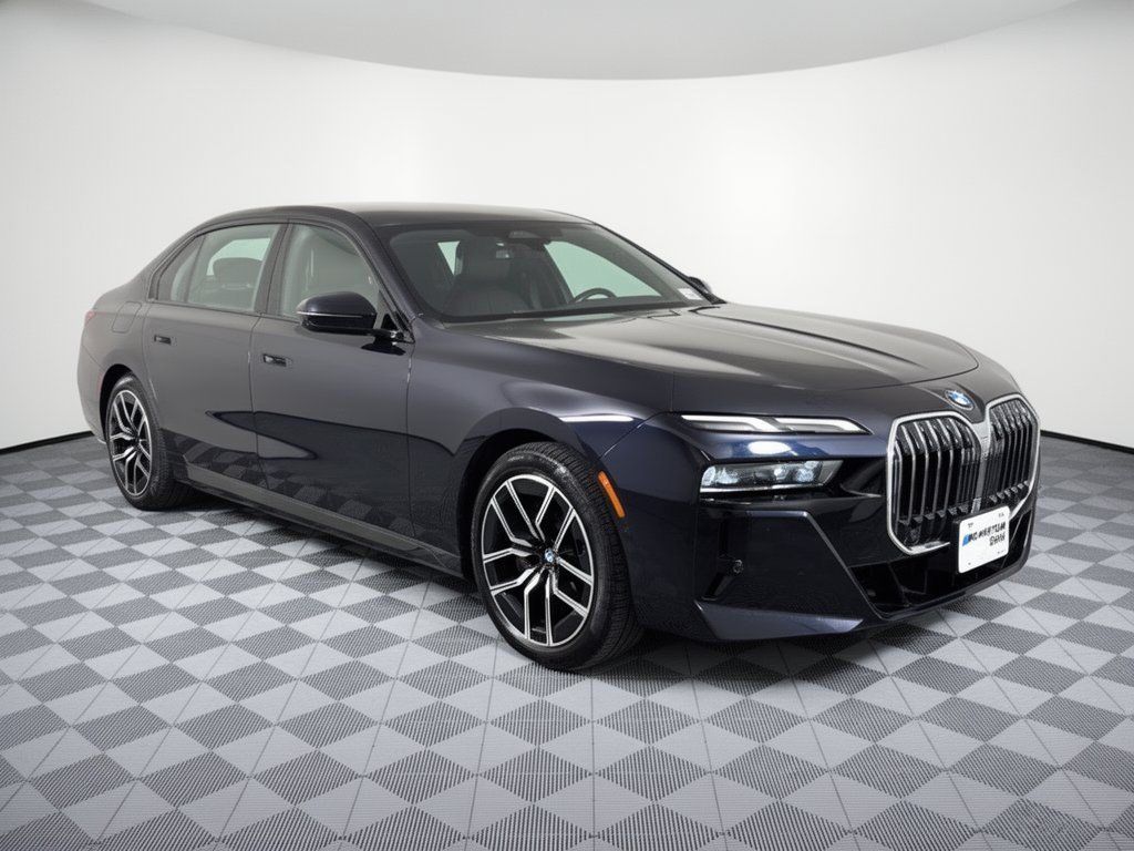 Used 2023 BMW 740i w/ Parking Assistance Package RWD image 7