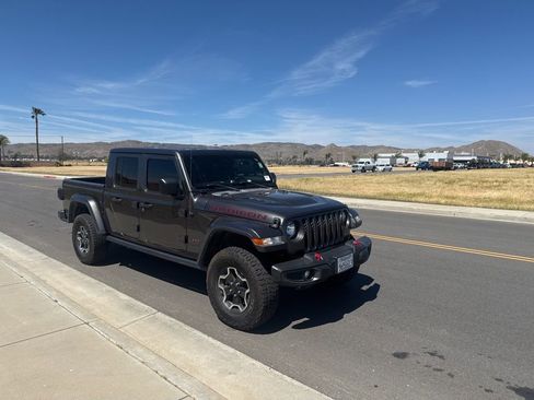 Used 2022 Jeep Gladiator Rubicon w/ Cold Weather Group image 2