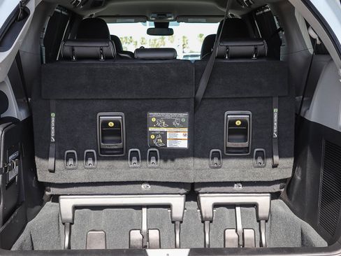 Used 2020 Toyota Sienna SE w/ Nightshade Edition FWD image 26