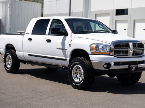 Used 2006 Dodge Ram 2500 Truck SLT w/ Light Group image 11