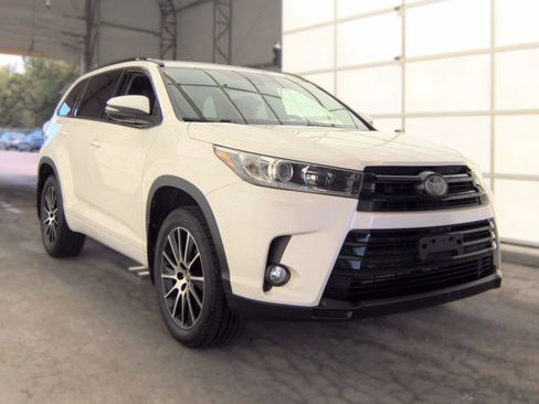 Used 2018 Toyota Highlander SE AWD/4WD image 3