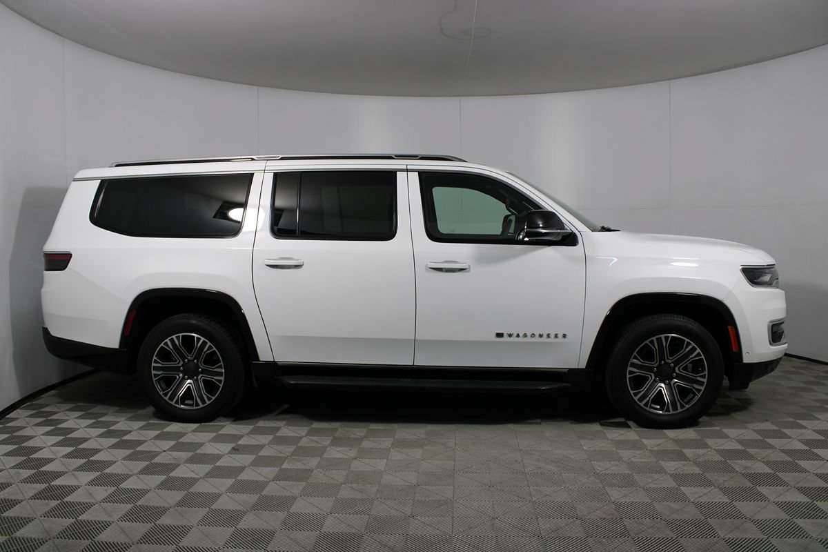 Used 2024 Jeep Wagoneer L Series II RWD image 37