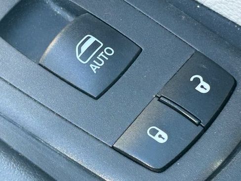 Used 2024 Chrysler Pacifica Limited FWD image 39