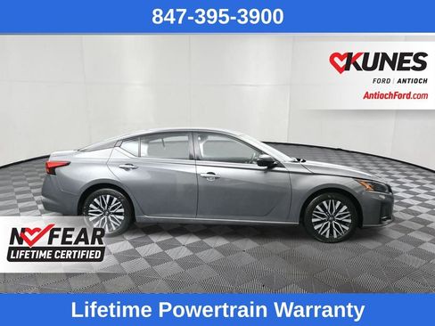 Used 2024 Nissan Altima 2.5 SV image 2