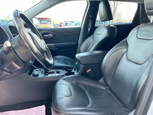 Used 2020 Jeep Cherokee Limited image 23