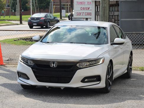 Used 2018 Honda Accord Sport image 3