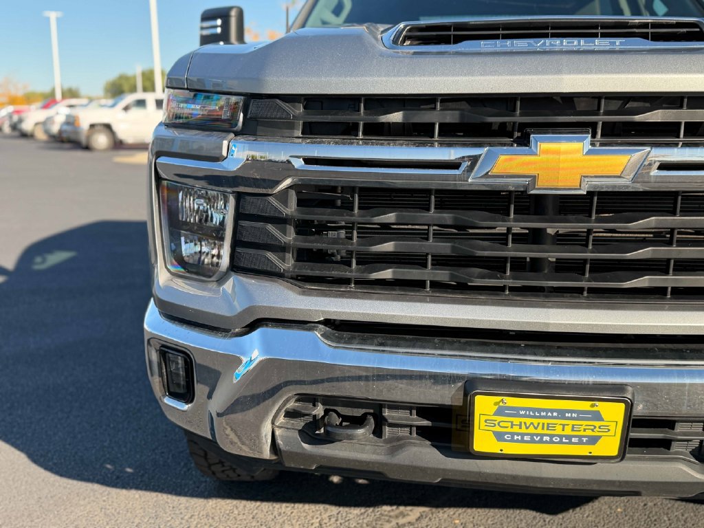Used 2025 Chevrolet Silverado 2500 LT w/ Convenience Package AWD/4WD image 4