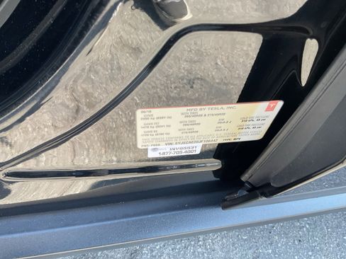 Used 2018 Tesla Model X 75D AWD/4WD image 25