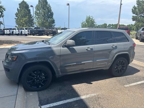 Used 2022 Jeep Grand Cherokee Laredo X AWD/4WD image 1