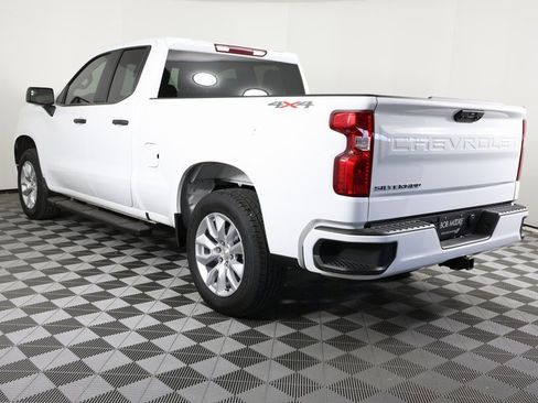 Used 2025 Chevrolet Silverado 1500 Custom image 6