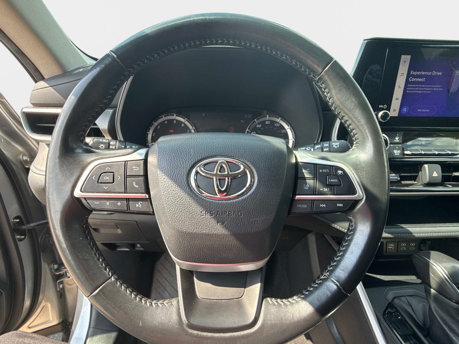 Used 2023 Toyota Highlander LE AWD/4WD image 25