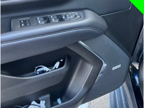 Used 2021 Chevrolet Suburban LT RWD image 14