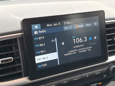 Used 2023 Hyundai Venue SEL w/ Cargo Package image 18