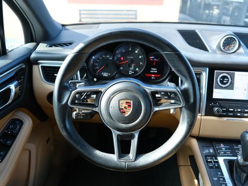 Used 2017 Porsche Macan image 23