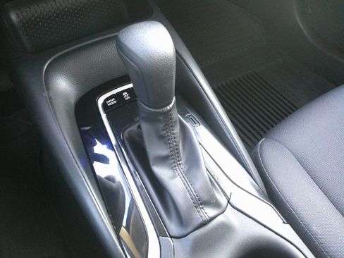 Used 2023 Toyota Corolla LE image 28