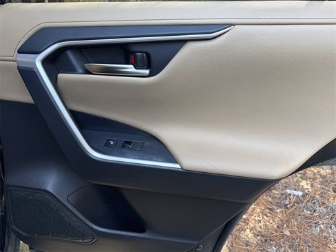 Used 2019 Toyota RAV4 Limited image 35