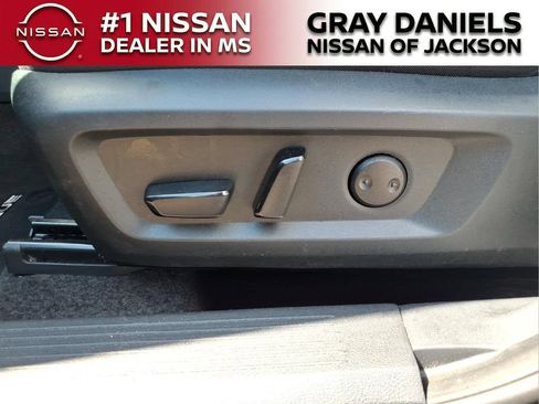 Used 2025 Nissan Rogue SV FWD image 13