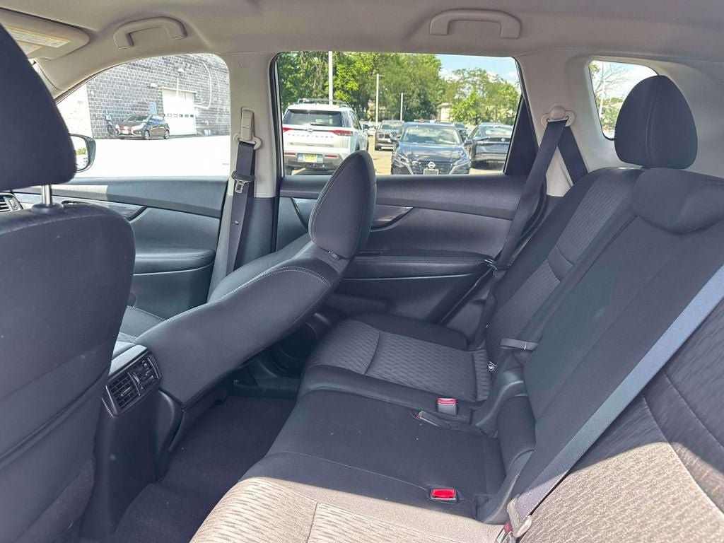Used 2018 Nissan Rogue SV AWD/4WD image 10