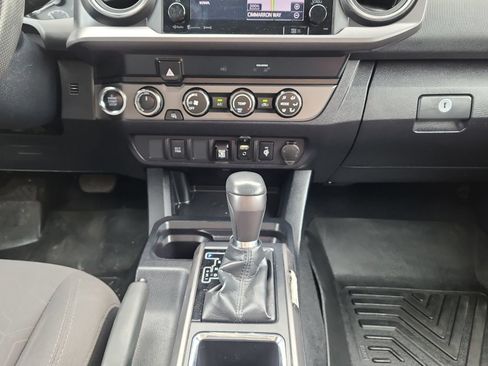 Used 2019 Toyota Tacoma TRD Sport AWD/4WD image 11