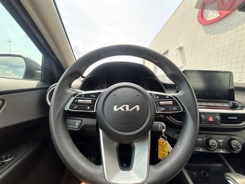 Used 2023 Kia Forte LXS w/ LXS Technology Package FWD image 18