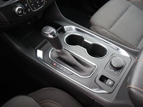 Used 2020 Chevrolet Traverse LT image 25