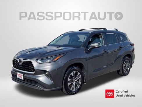 Certified 2024 Toyota Highlander XLE FWD image 1