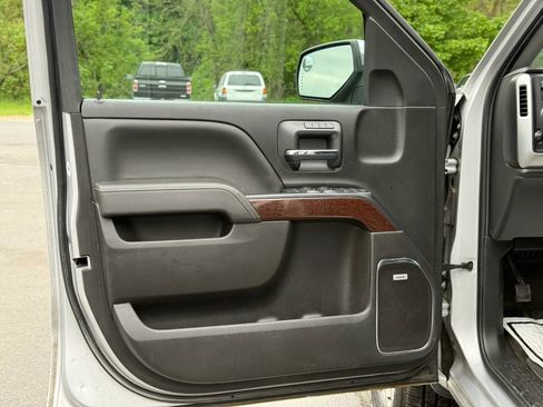 Used 2017 GMC Sierra 1500 SLT w/ SLT Premium Package AWD/4WD image 9