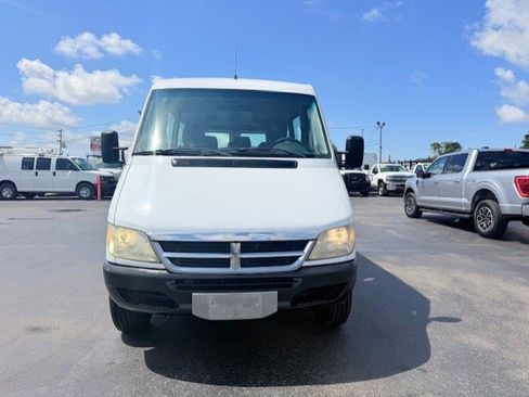 Used 2003 Dodge Sprinter 2500 RWD image 3