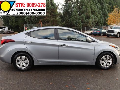 Used 2016 Hyundai Elantra SE FWD image 10