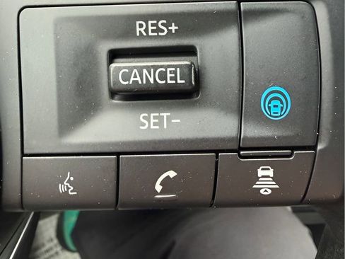 Used 2022 Nissan Rogue SV AWD/4WD image 19