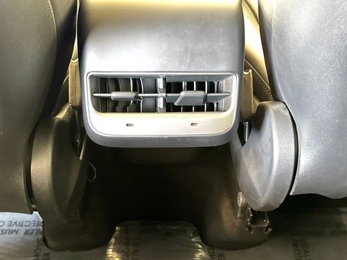 Used 2021 Tesla Model Y Long Range image 22