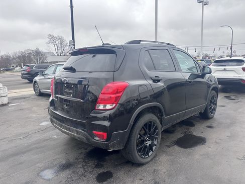 Used 2022 Chevrolet Trax LT w/ Midnight Edition image 8