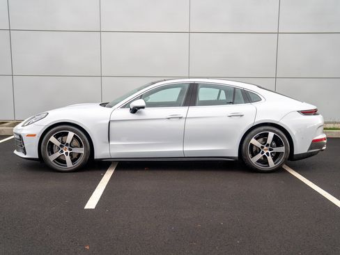 Used 2025 Porsche Panamera 4 image 2