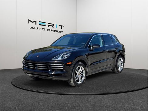 Used 2019 Porsche Cayenne Sport Utility 4D image 4
