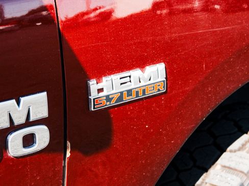 Used 2018 RAM 1500 Express AWD/4WD image 27