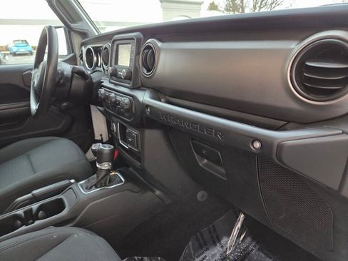 Used 2021 Jeep Wrangler Sport image 46
